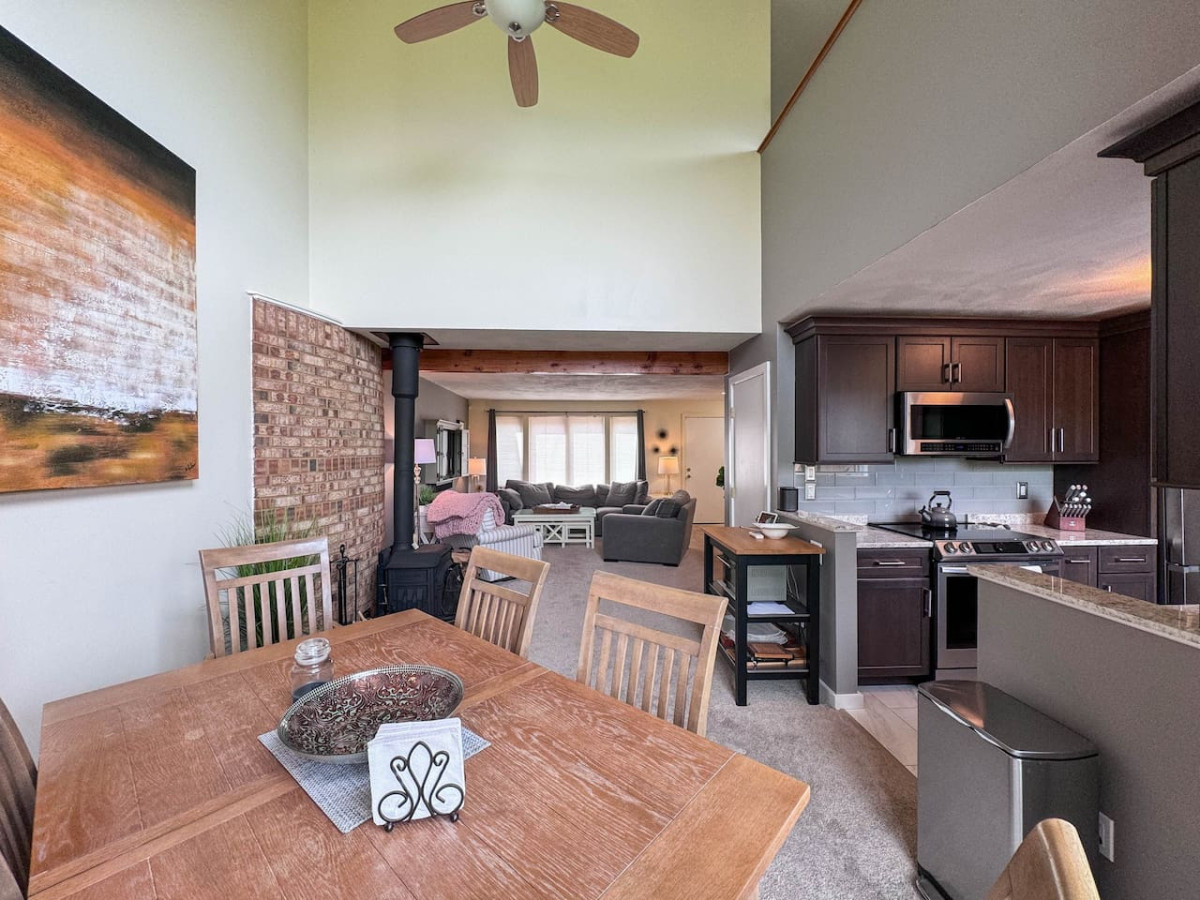 Granite View Retreat | Views, Storyland, modern - Bartlett Granite View Retreat | Views, Storyland, modern - Bartlett