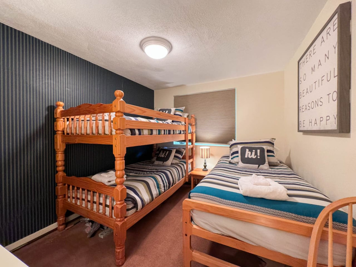 Granite View Retreat | Views, Storyland, modern - Bartlett Granite View Retreat | Views, Storyland, modern - Bartlett