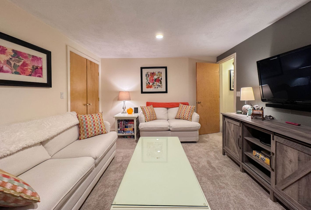 Granite View Retreat | Views, Storyland, modern - Bartlett Granite View Retreat | Views, Storyland, modern - Bartlett