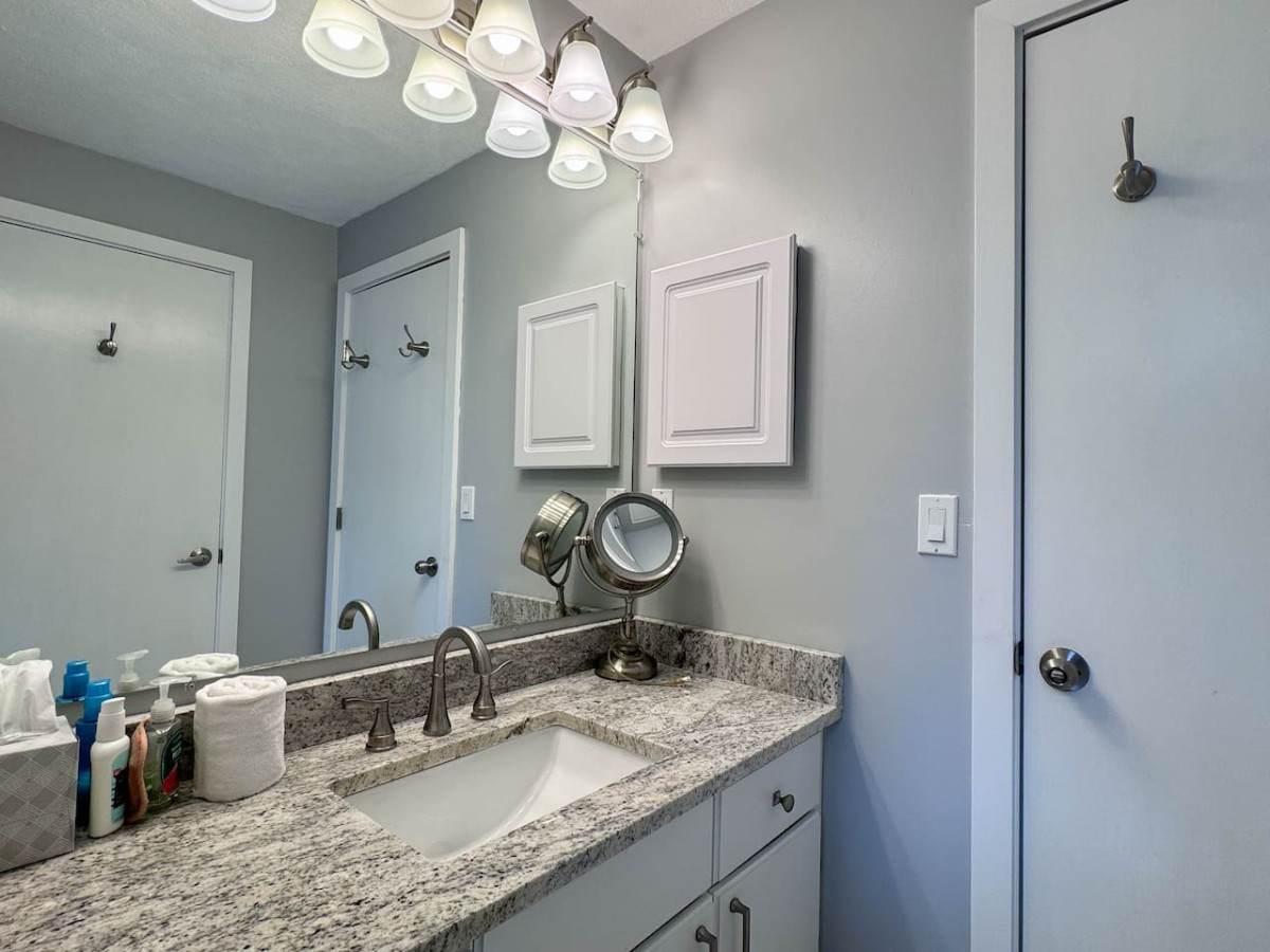 Granite View Retreat | Views, Storyland, modern - Bartlett Granite View Retreat | Views, Storyland, modern - Bartlett