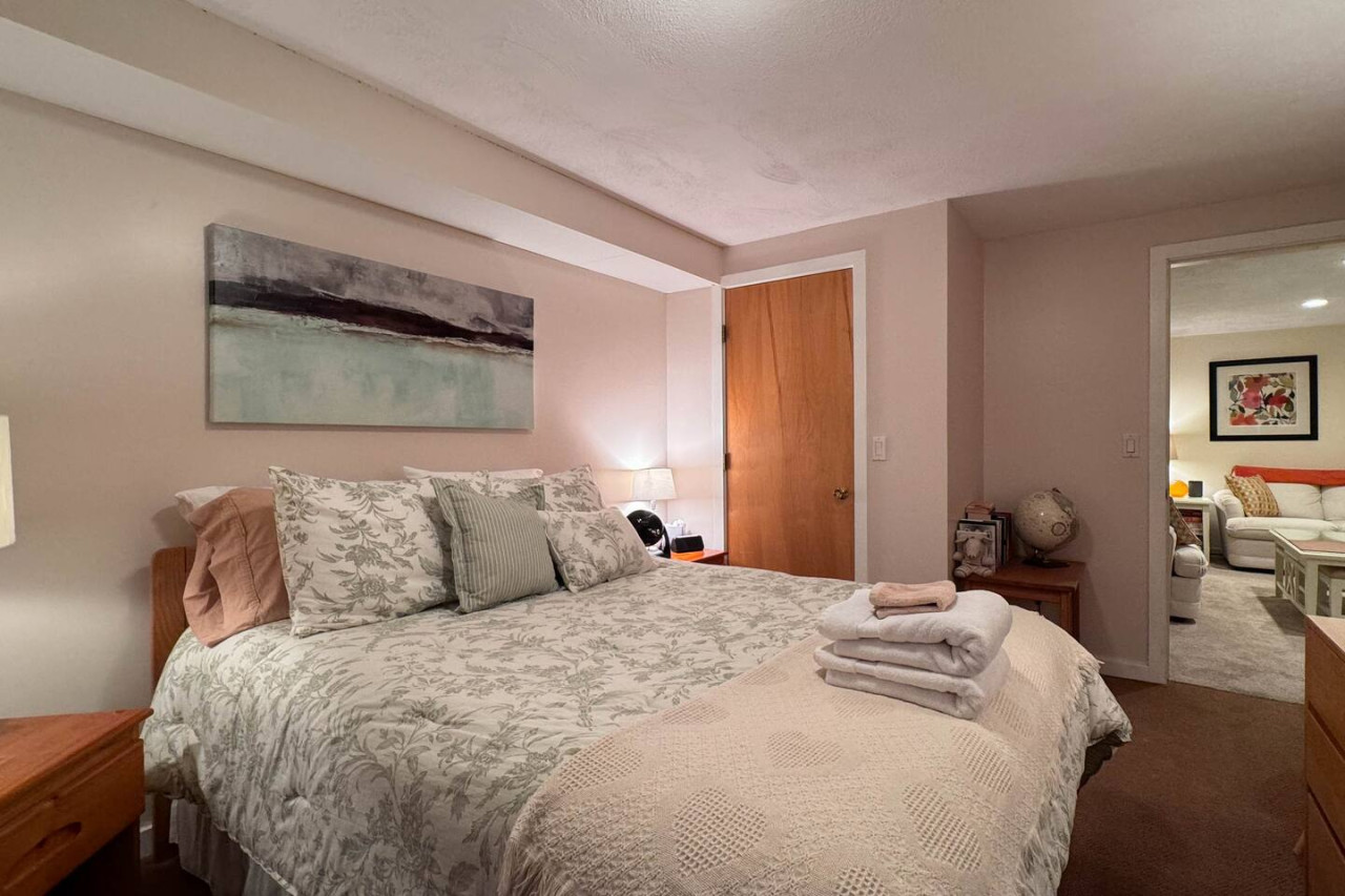 Granite View Retreat | Views, Storyland, modern - Bartlett Granite View Retreat | Views, Storyland, modern - Bartlett