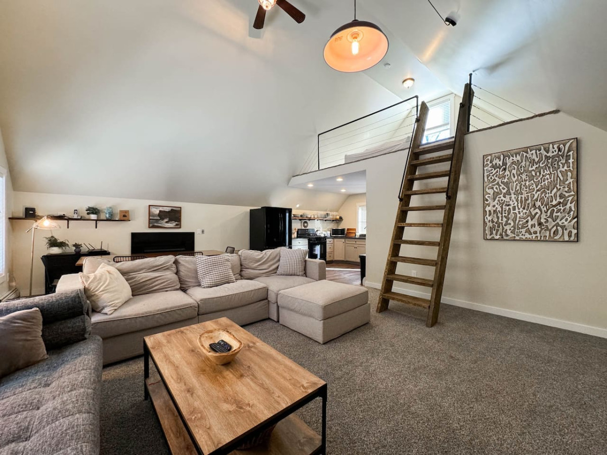Redwood Retreat | Lake Access | Mountain Getaway