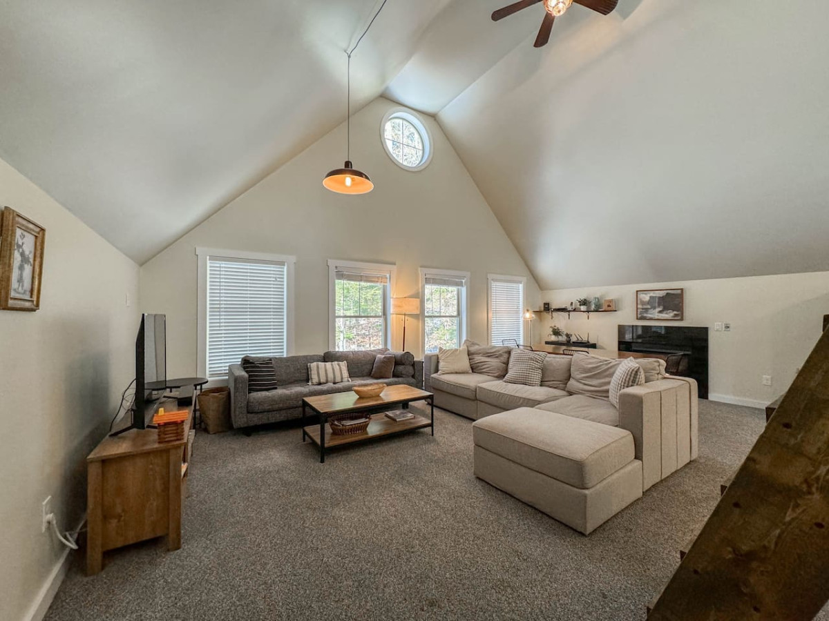 Redwood Retreat | Lake Access | Mountain Getaway