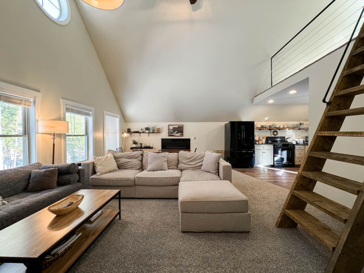 Redwood Retreat | Lake Access | Mountain Getaway