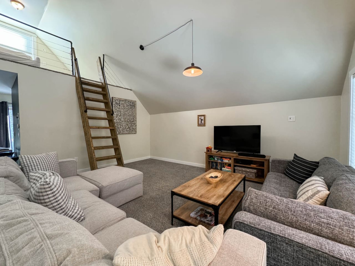 Redwood Retreat | Lake Access | Mountain Getaway