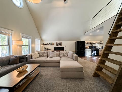 Redwood Retreat | Lake Access | Mountain Getaway