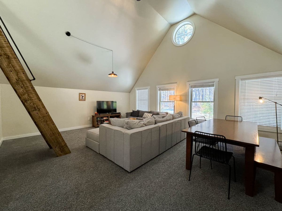 Redwood Retreat | Lake Access | Mountain Getaway