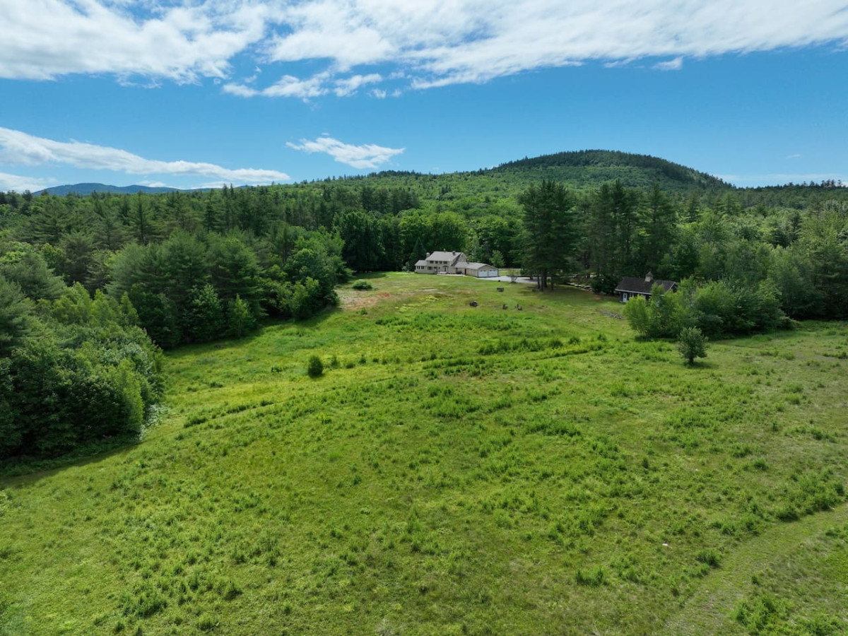 October Farm | 1810 Farmhouse set on 30+ Acres - Fryeburg October Farm | 1810 Farmhouse set on 30+ Acres - Fryeburg