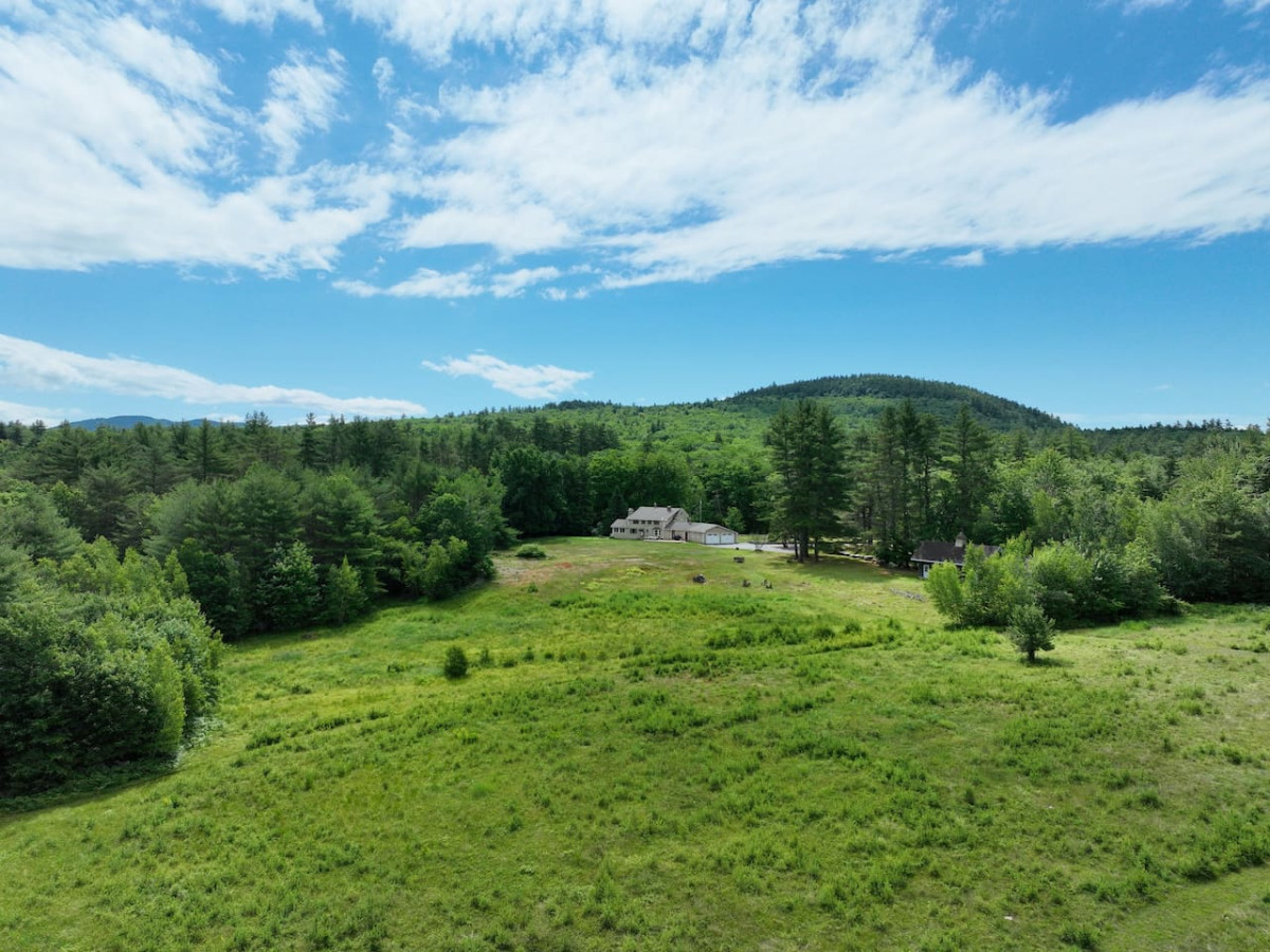 October Farm | 1810 Farmhouse set on 30+ Acres - Fryeburg October Farm | 1810 Farmhouse set on 30+ Acres - Fryeburg