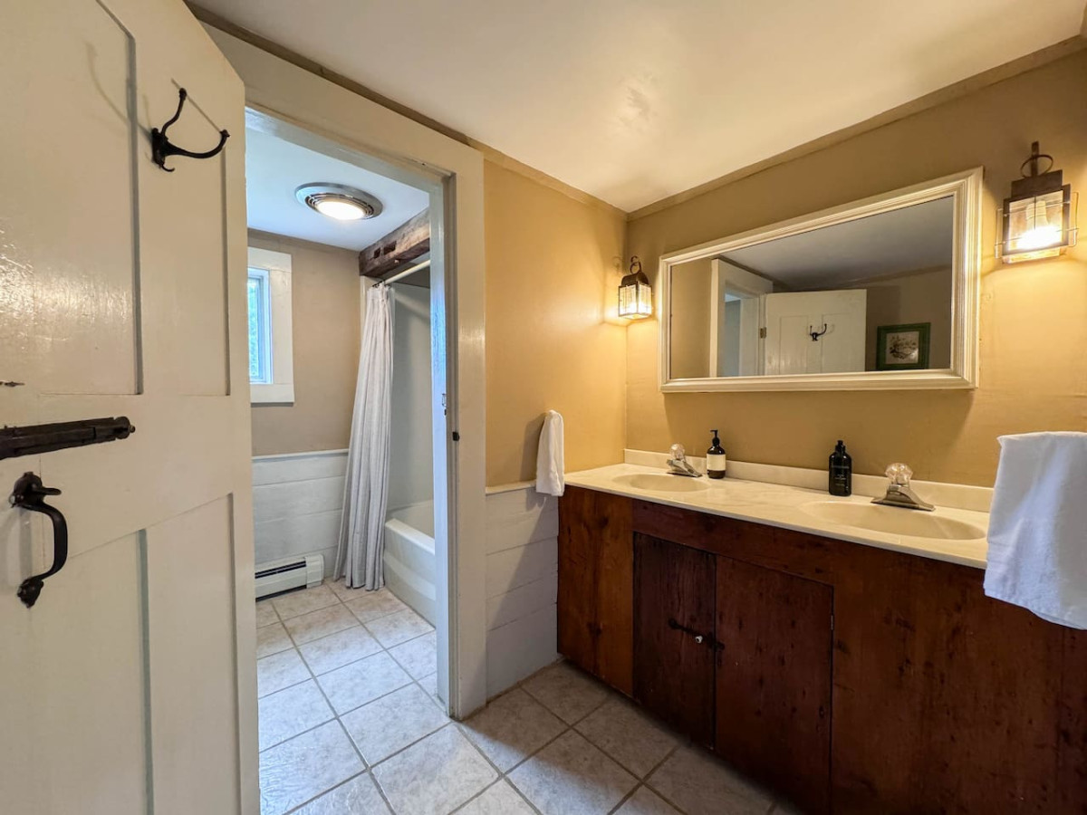 October Farm | 1810 Farmhouse set on 30+ Acres - Fryeburg October Farm | 1810 Farmhouse set on 30+ Acres - Fryeburg