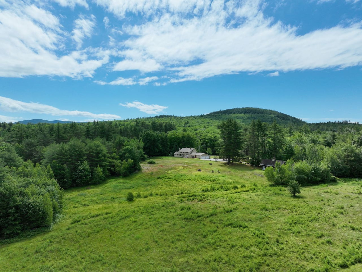 October Farm | 1810 Farmhouse set on 30+ Acres - Fryeburg October Farm | 1810 Farmhouse set on 30+ Acres - Fryeburg