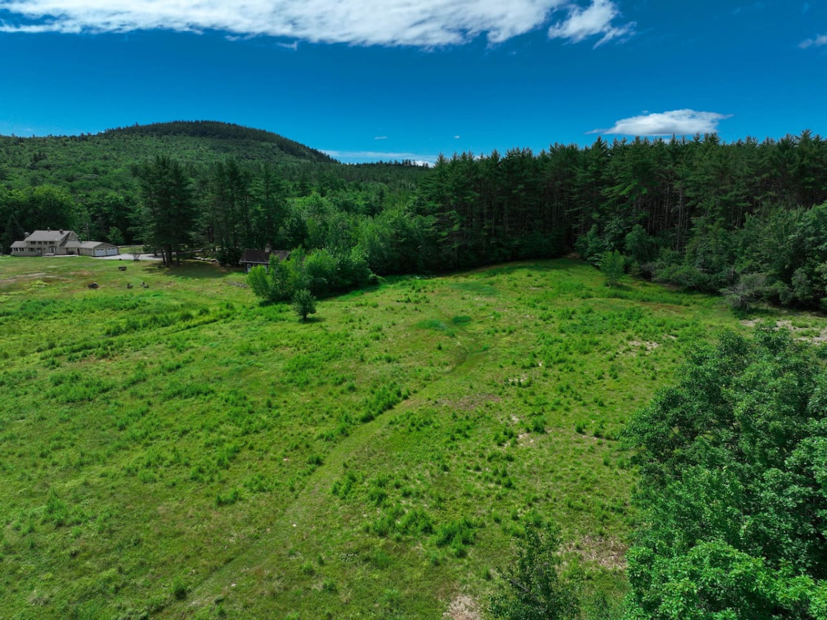 October Farm | 1810 Farmhouse set on 30+ Acres - Fryeburg October Farm | 1810 Farmhouse set on 30+ Acres - Fryeburg