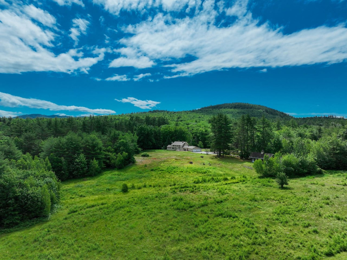 October Farm | 1810 Farmhouse set on 30+ Acres - Fryeburg October Farm | 1810 Farmhouse set on 30+ Acres - Fryeburg