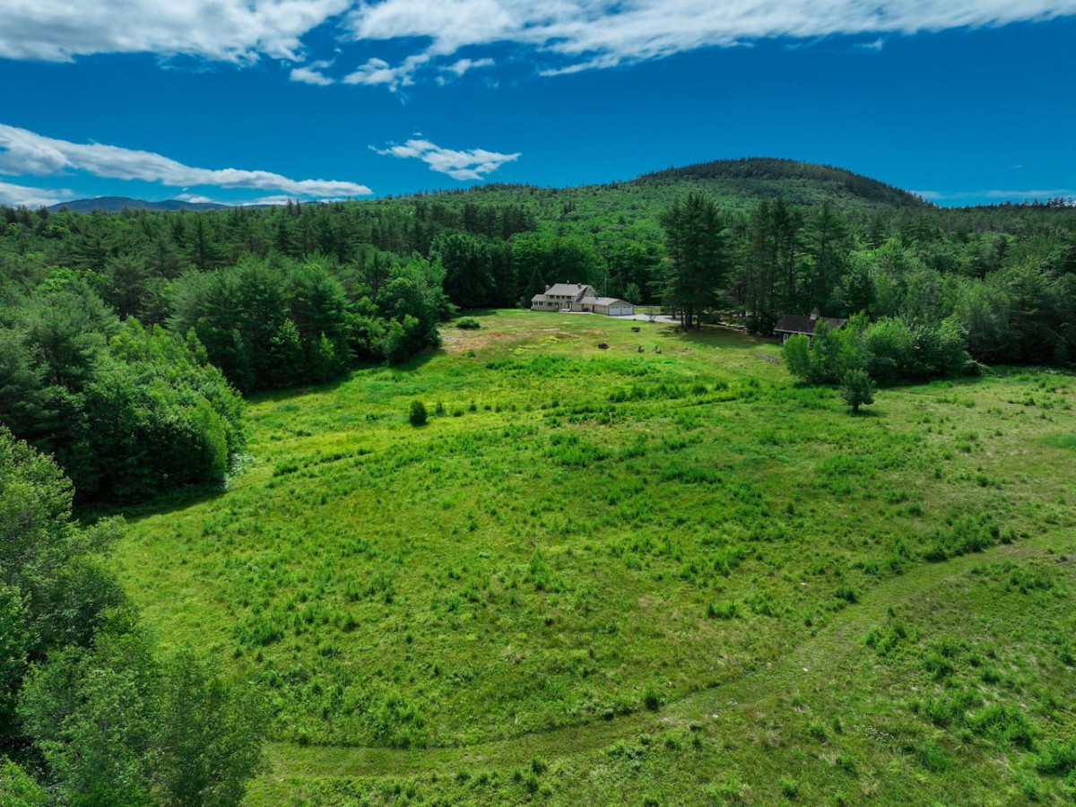 October Farm | 1810 Farmhouse set on 30+ Acres - Fryeburg October Farm | 1810 Farmhouse set on 30+ Acres - Fryeburg