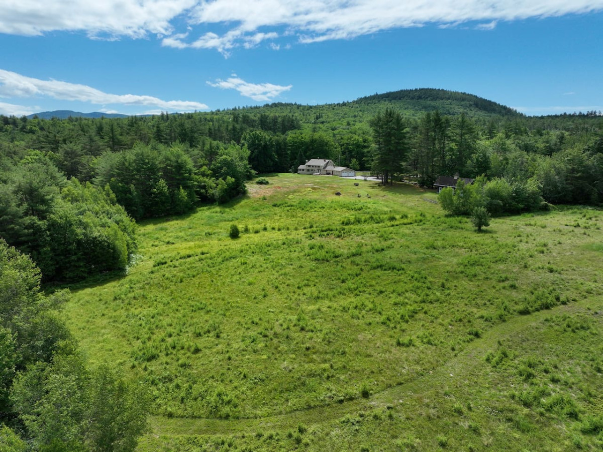 October Farm | 1810 Farmhouse set on 30+ Acres - Fryeburg October Farm | 1810 Farmhouse set on 30+ Acres - Fryeburg