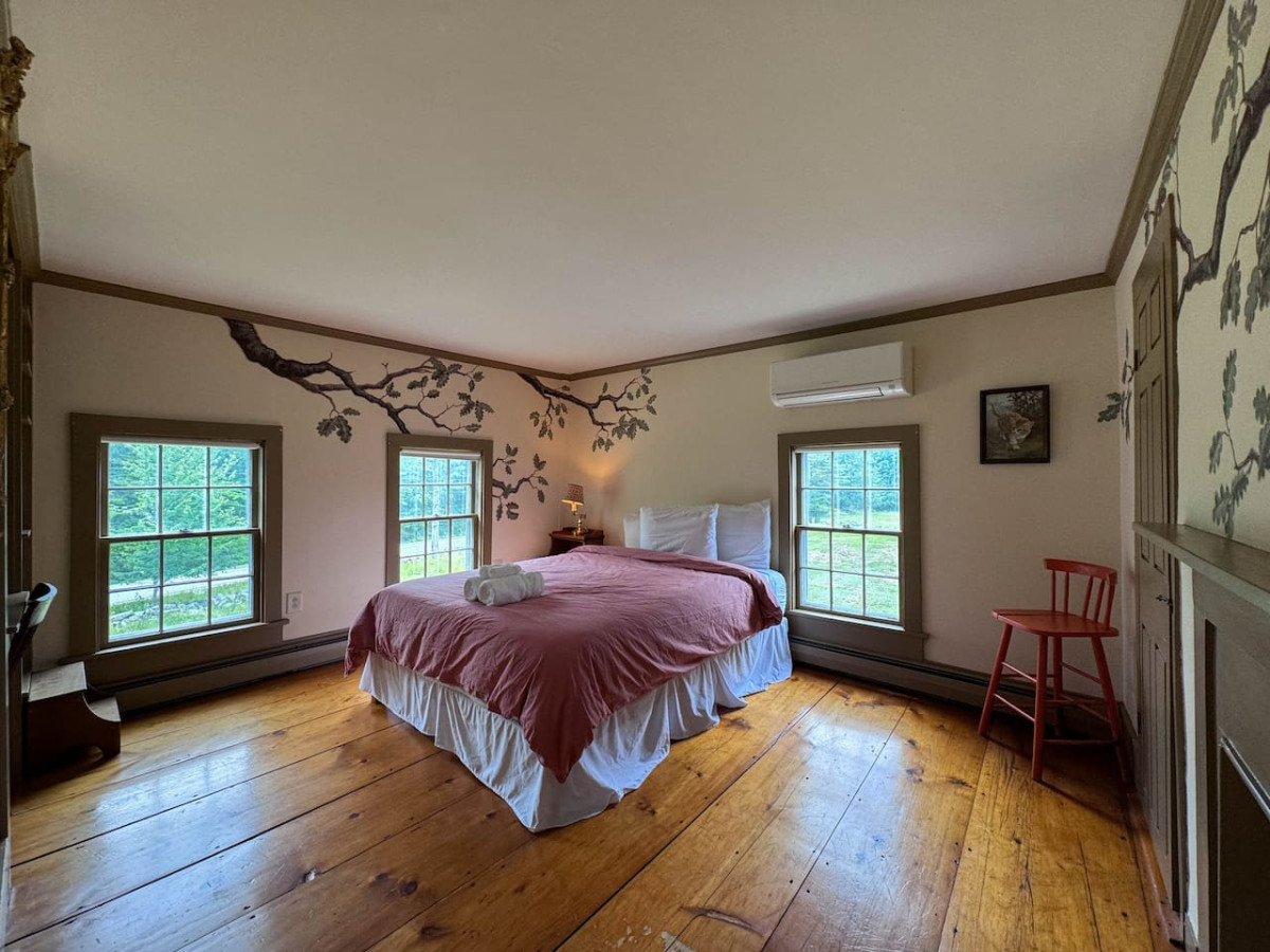 October Farm | 1810 Farmhouse set on 30+ Acres - Fryeburg October Farm | 1810 Farmhouse set on 30+ Acres - Fryeburg