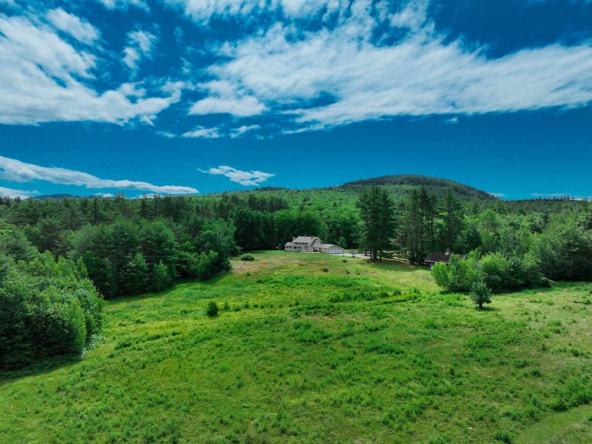 October Farm | 1810 Farmhouse set on 30+ Acres - Fryeburg October Farm | 1810 Farmhouse set on 30+ Acres - Fryeburg