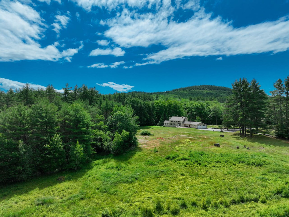 October Farm | 1810 Farmhouse set on 30+ Acres - Fryeburg October Farm | 1810 Farmhouse set on 30+ Acres - Fryeburg