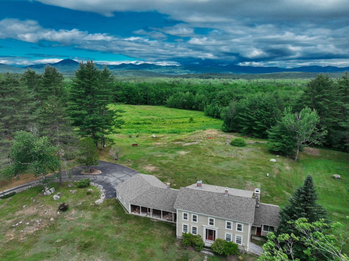 October Farm | 1810 Farmhouse set on 30+ Acres - Fryeburg October Farm | 1810 Farmhouse set on 30+ Acres - Fryeburg