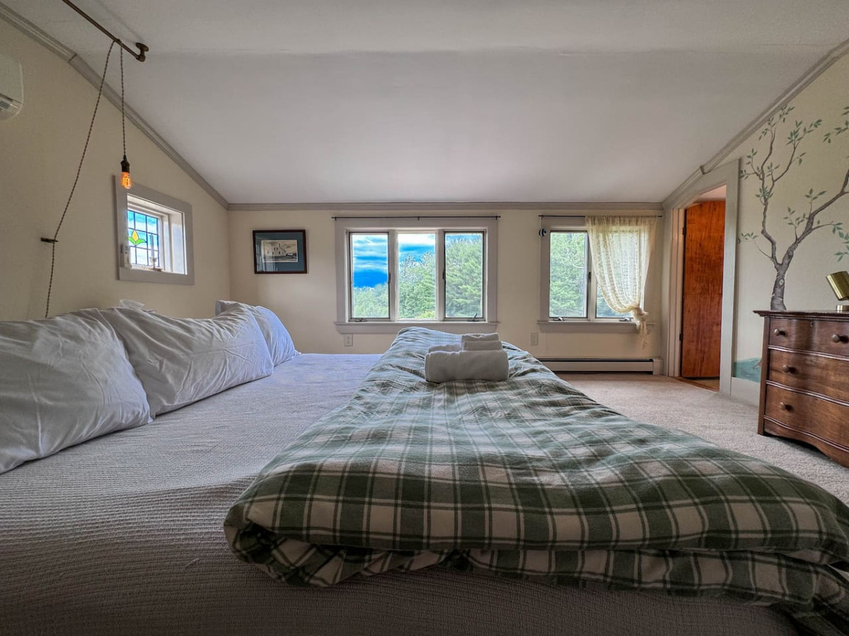 October Farm | 1810 Farmhouse set on 30+ Acres - Fryeburg October Farm | 1810 Farmhouse set on 30+ Acres - Fryeburg