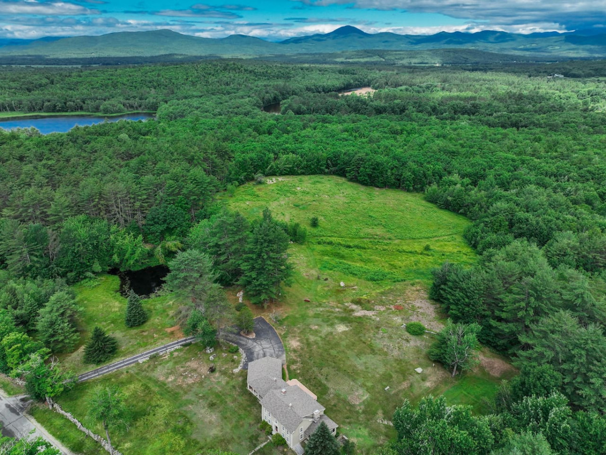 October Farm | 1810 Farmhouse set on 30+ Acres - Fryeburg October Farm | 1810 Farmhouse set on 30+ Acres - Fryeburg
