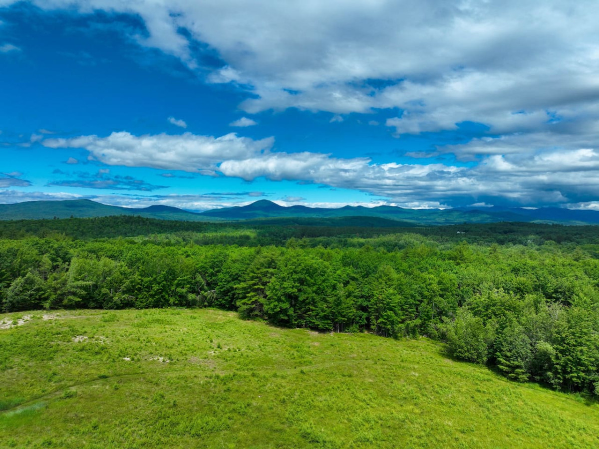 October Farm | 1810 Farmhouse set on 30+ Acres - Fryeburg October Farm | 1810 Farmhouse set on 30+ Acres - Fryeburg