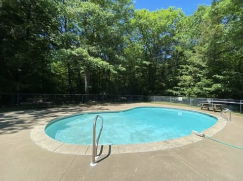 Woodland Hideaway | Pool, Spacious, Walk to River