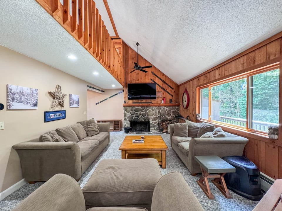Woodland Hideaway | Pool, Spacious, Walk to River - Bartlett