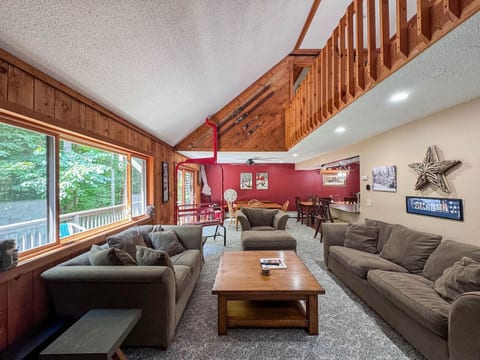 Woodland Hideaway | Pool, Spacious, Walk to River