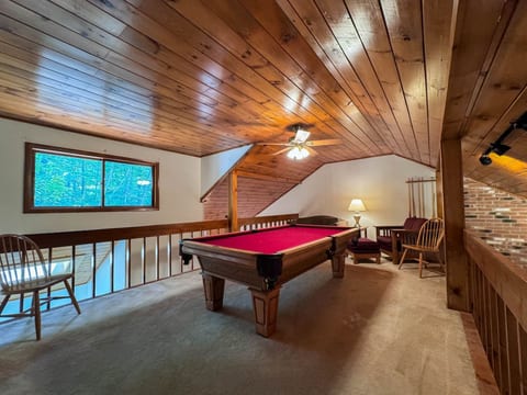Stonehurst Hideaway | Prime Location + Pool Table