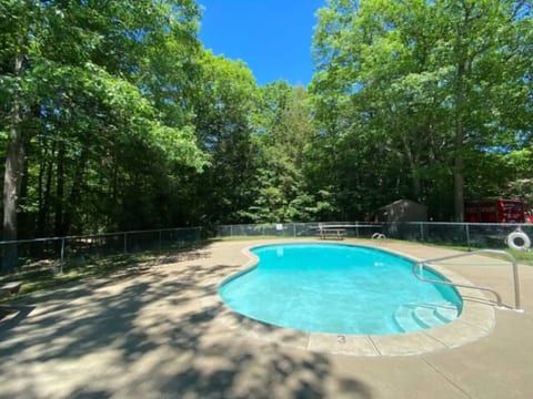 Pine Top Lodge | Spacious Family Home with a Pool!