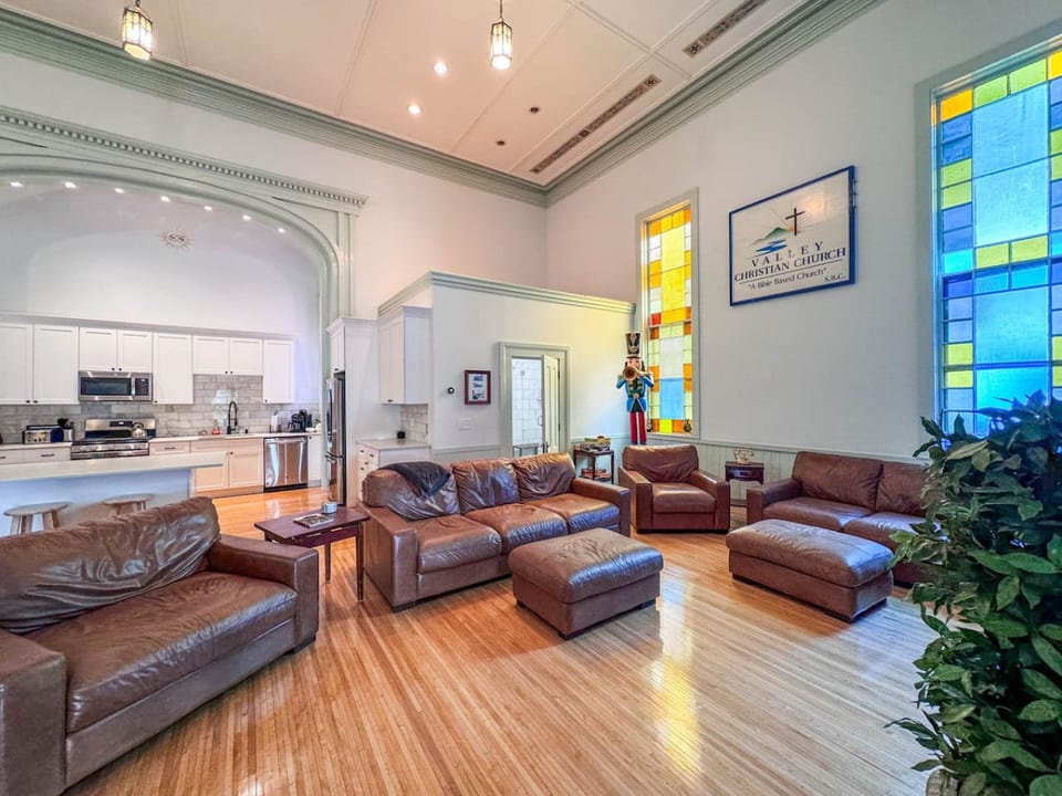 The Conway Meeting House + Church | 10 BDRM + Pond - North Conway