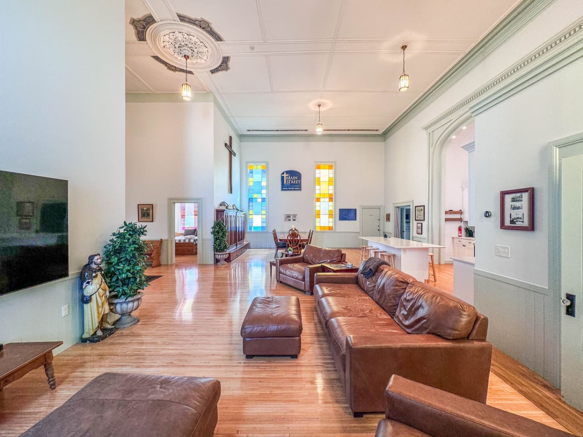The Conway Meeting House + Church | 10 BDRM + Pond