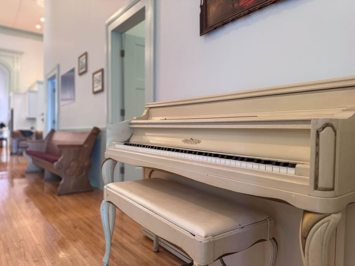 The Conway Meeting House + Church | 10 BDRM + Pond