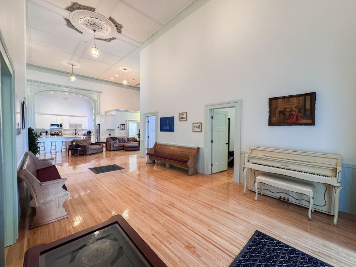 The Conway Meeting House + Church | 10 BDRM + Pond