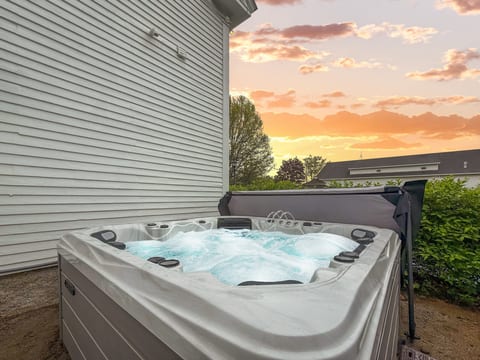 The Conway Meeting House + Church | 10 BDRM + Pond