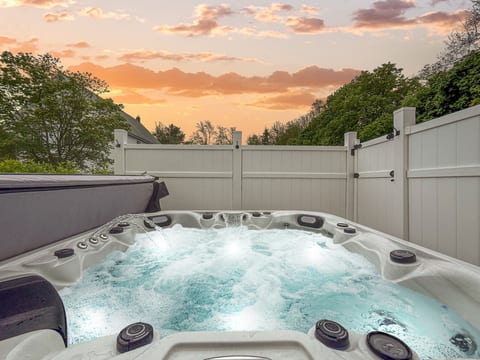 The Conway Meeting House + Church | 10 BDRM + Pond