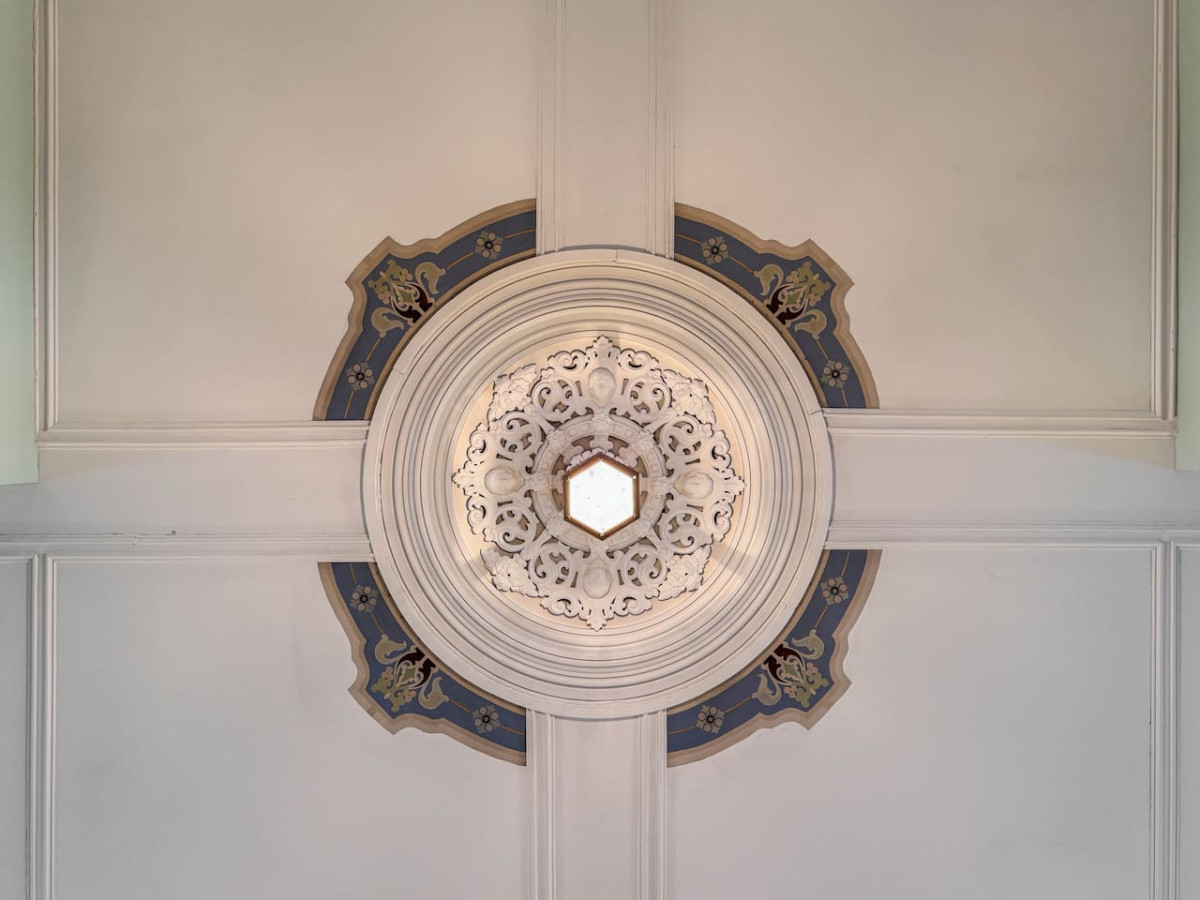 The Conway Meeting House + Church | 10 BDRM + Pond