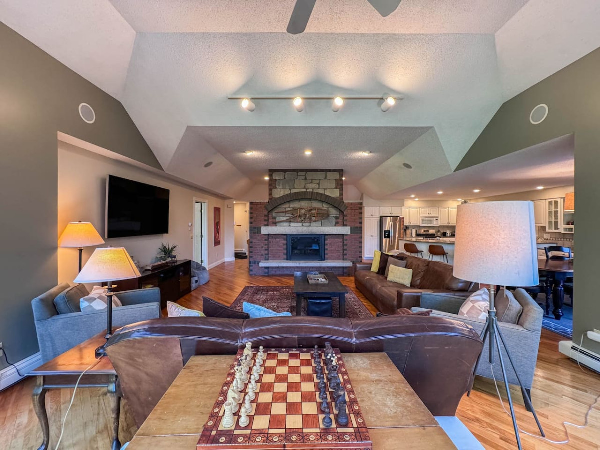 Ellis Ridge Retreat | 5 BDRM | Hot Tub | Firepit