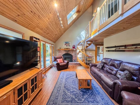 The North Woods Escape | 5BDRM, Hot Tub, Game Room