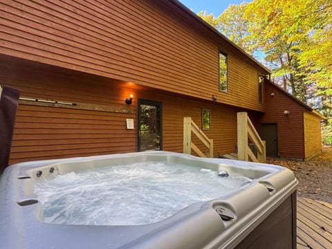 The North Woods Escape | 5BDRM, Hot Tub, Game Room
