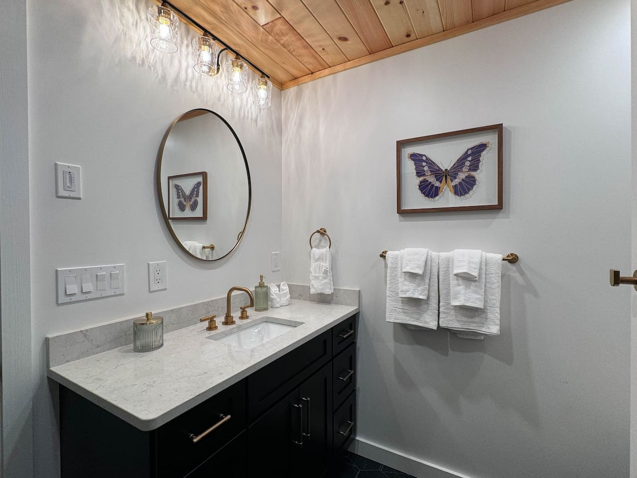 DREAMLAND | Luxe Waterfront Villa, Hot tub + Sauna - Fryeburg DREAMLAND | Luxe Waterfront Villa, Hot tub + Sauna - Fryeburg