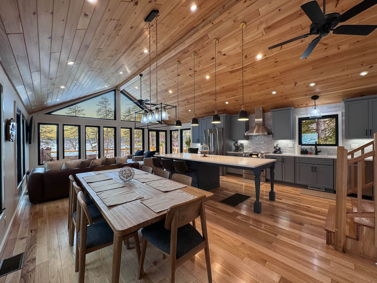 DREAMLAND | Luxe Waterfront Villa, Hot tub + Sauna - Fryeburg DREAMLAND | Luxe Waterfront Villa, Hot tub + Sauna - Fryeburg