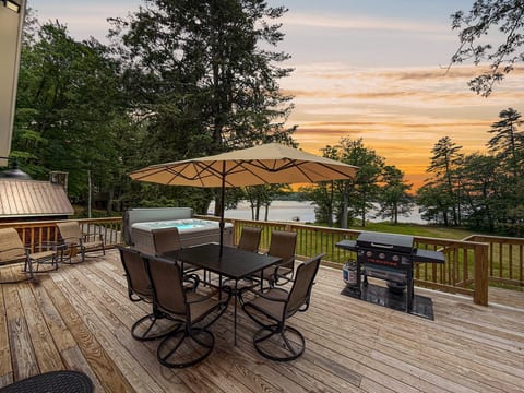 Dreamland | Luxe Waterfront Villa, Hot tub + Sauna