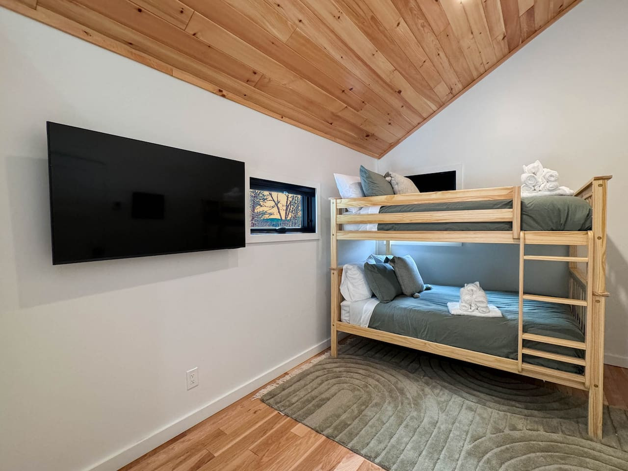 DREAMLAND | Luxe Waterfront Villa, Hot tub + Sauna - Fryeburg DREAMLAND | Luxe Waterfront Villa, Hot tub + Sauna - Fryeburg
