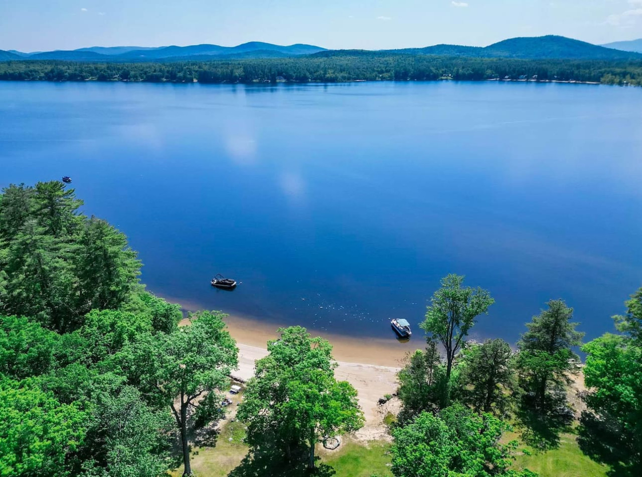 DREAMLAND | Luxe Waterfront Villa, Hot tub + Sauna - Fryeburg DREAMLAND | Luxe Waterfront Villa, Hot tub + Sauna - Fryeburg