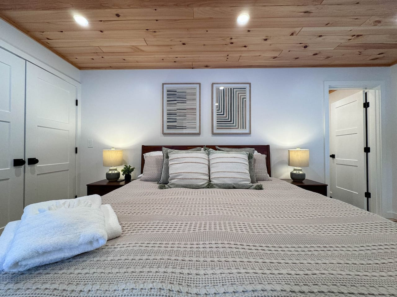 DREAMLAND | Luxe Waterfront Villa, Hot tub + Sauna - Fryeburg DREAMLAND | Luxe Waterfront Villa, Hot tub + Sauna - Fryeburg