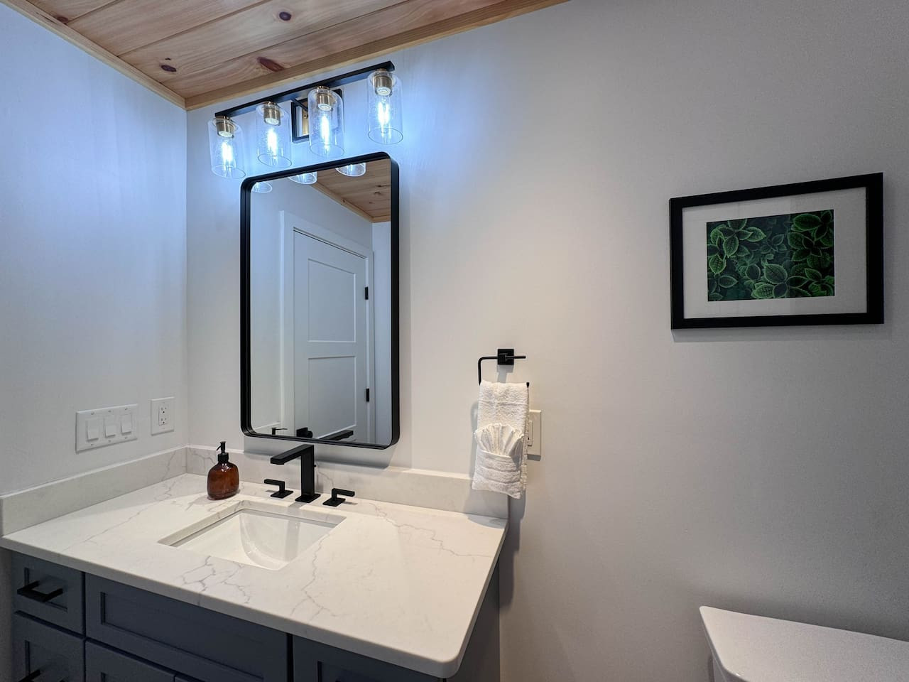 DREAMLAND | Luxe Waterfront Villa, Hot tub + Sauna - Fryeburg DREAMLAND | Luxe Waterfront Villa, Hot tub + Sauna - Fryeburg