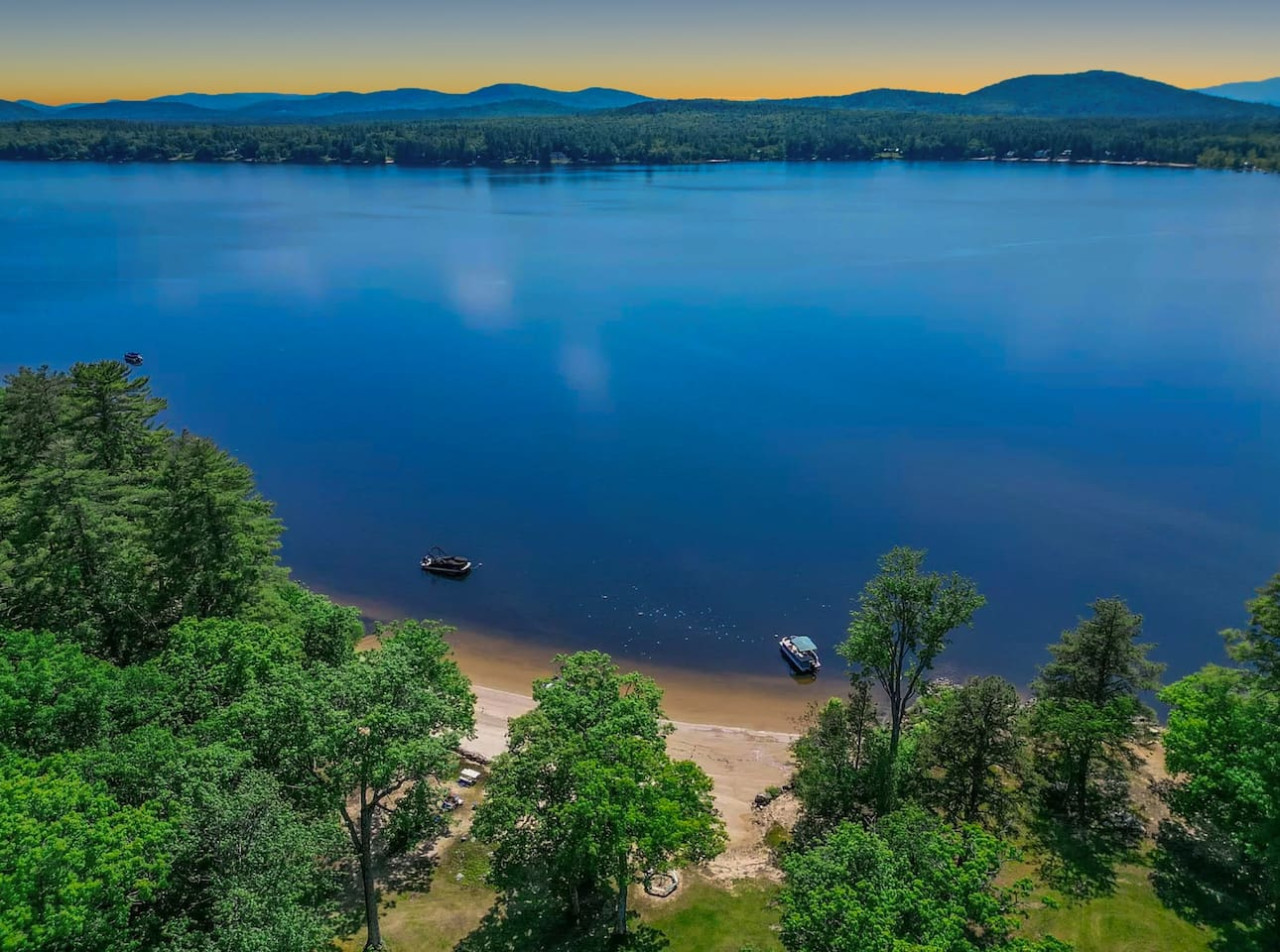DREAMLAND | Luxe Waterfront Villa, Hot tub + Sauna - Fryeburg DREAMLAND | Luxe Waterfront Villa, Hot tub + Sauna - Fryeburg