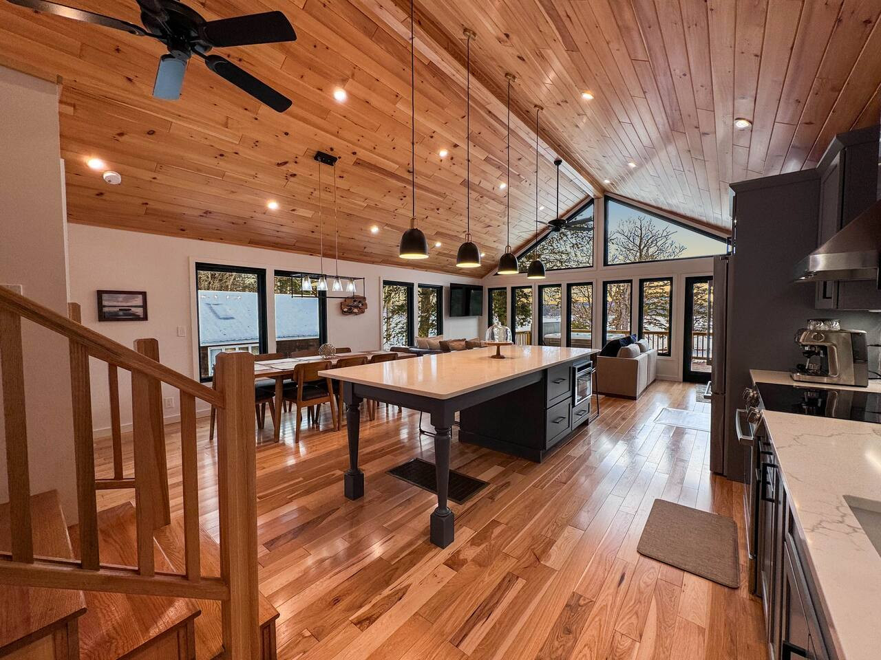 DREAMLAND | Luxe Waterfront Villa, Hot tub + Sauna - Fryeburg DREAMLAND | Luxe Waterfront Villa, Hot tub + Sauna - Fryeburg